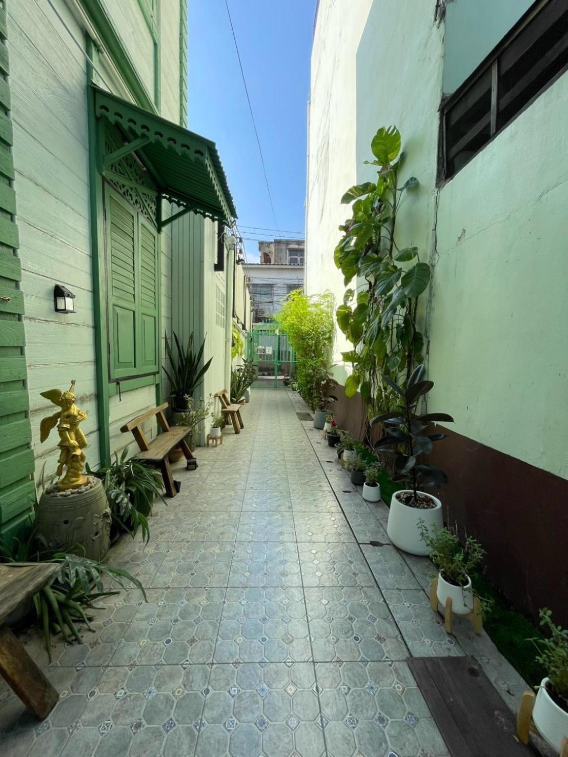 Green Teak House Бангкок Экстерьер фото