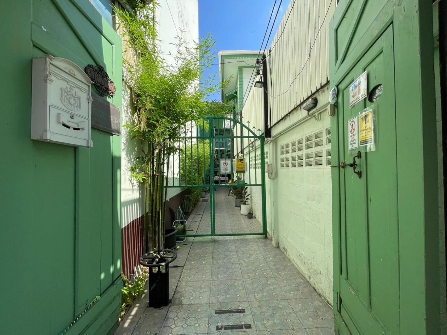 Green Teak House Бангкок Экстерьер фото